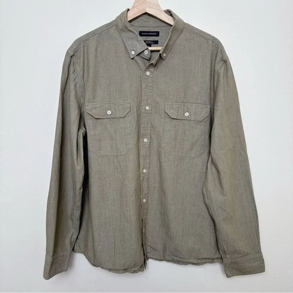 Banana Republic Mens Xlarge Untucked Standard-Fit Chambray Shirt Washed Olive